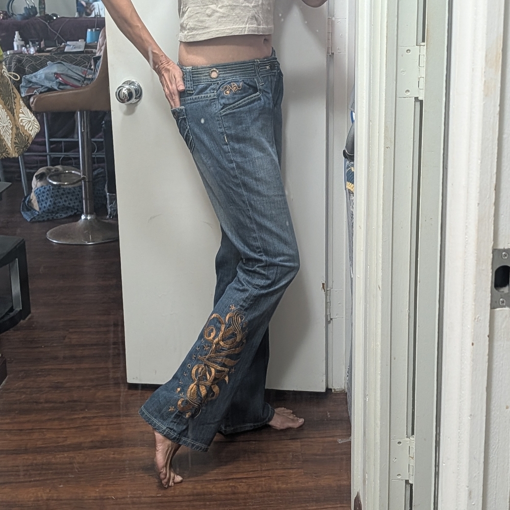Vtg Akademiks Y2k Grunge Flare leg low rise grommeted embroidered leg Jeans 28 T